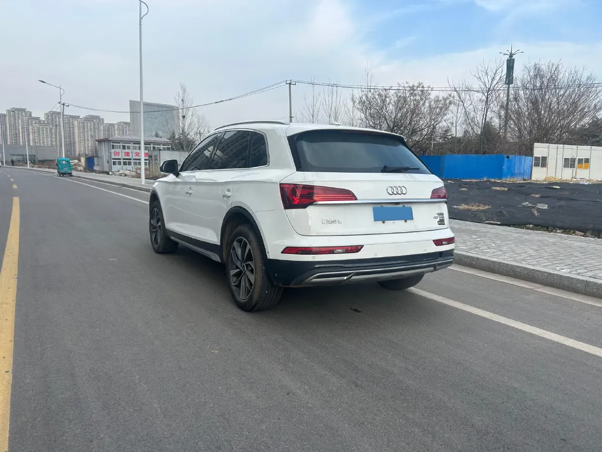2022 Audi Q5L 2.0T 190HP L4 7DCT,autocango,china used car exporter,china ev exporter,chinese used car exporter,chinese used ev exporter