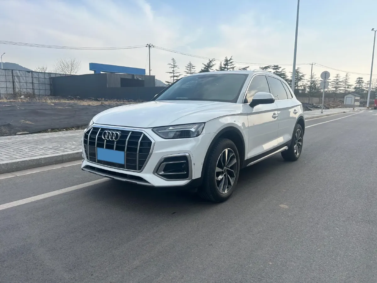 2022 Audi Q5L 2.0T 190HP L4 7DCT,autocango,china used car exporter,china ev exporter,chinese used car exporter,chinese used ev exporter