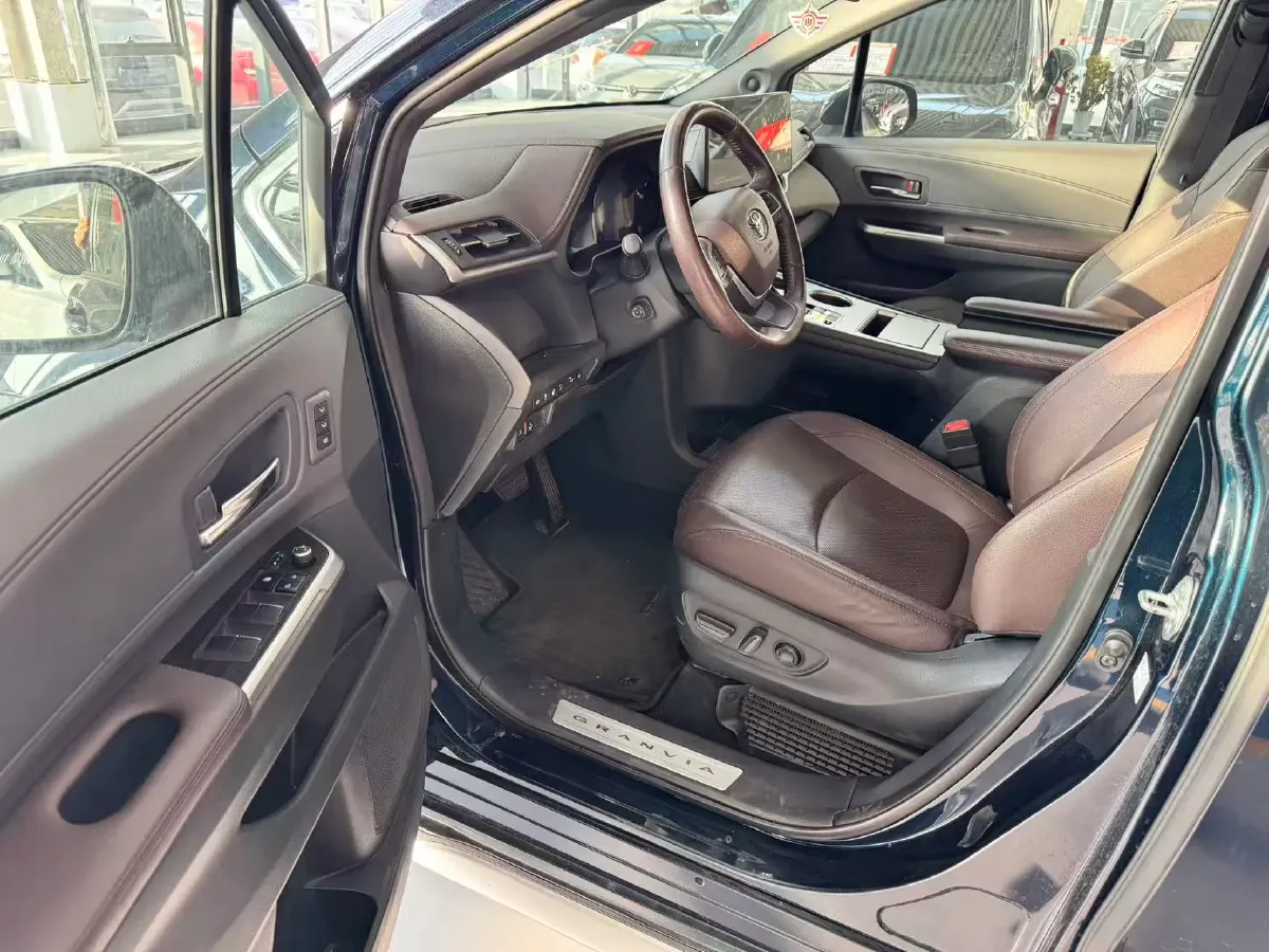 2023 Toyota Granvia 2.5L 189HP L4 E-CVT Hybrid,autocango,china used car exporter,china ev exporter,chinese used car exporter,chinese used ev exporter