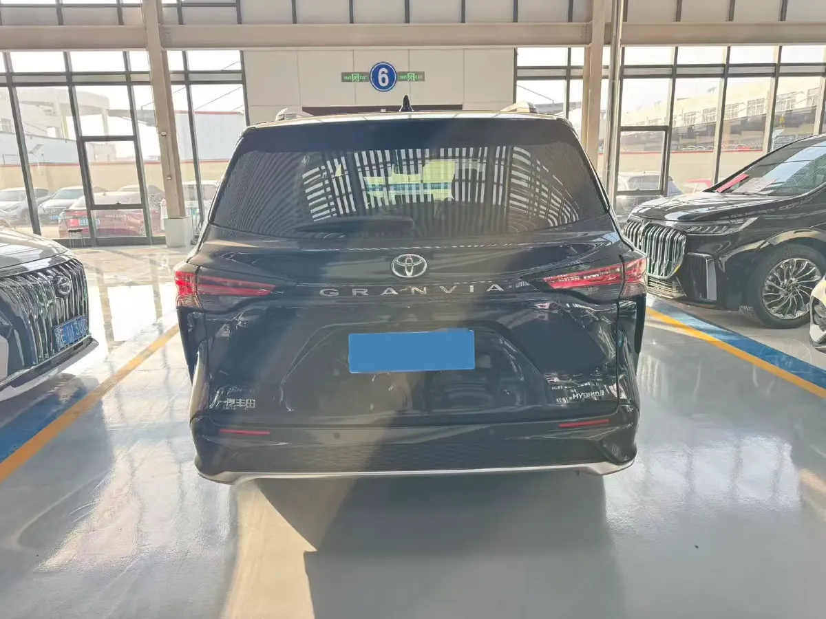 2023 Toyota Granvia 2.5L 189HP L4 E-CVT Hybrid,autocango,china used car exporter,china ev exporter,chinese used car exporter,chinese used ev exporter