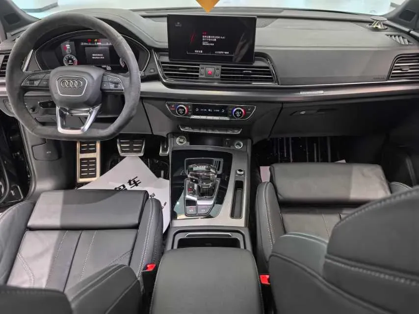 2024 Audi Q5L 2.0T 245HP L4 7DCT,autocango,china used car exporter,china ev exporter,chinese used car exporter,chinese used ev exporter