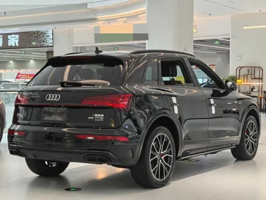 2024 Audi Q5L 2.0T 245HP L4 7DCT,autocango,china used car exporter,china ev exporter,chinese used car exporter,chinese used ev exporter