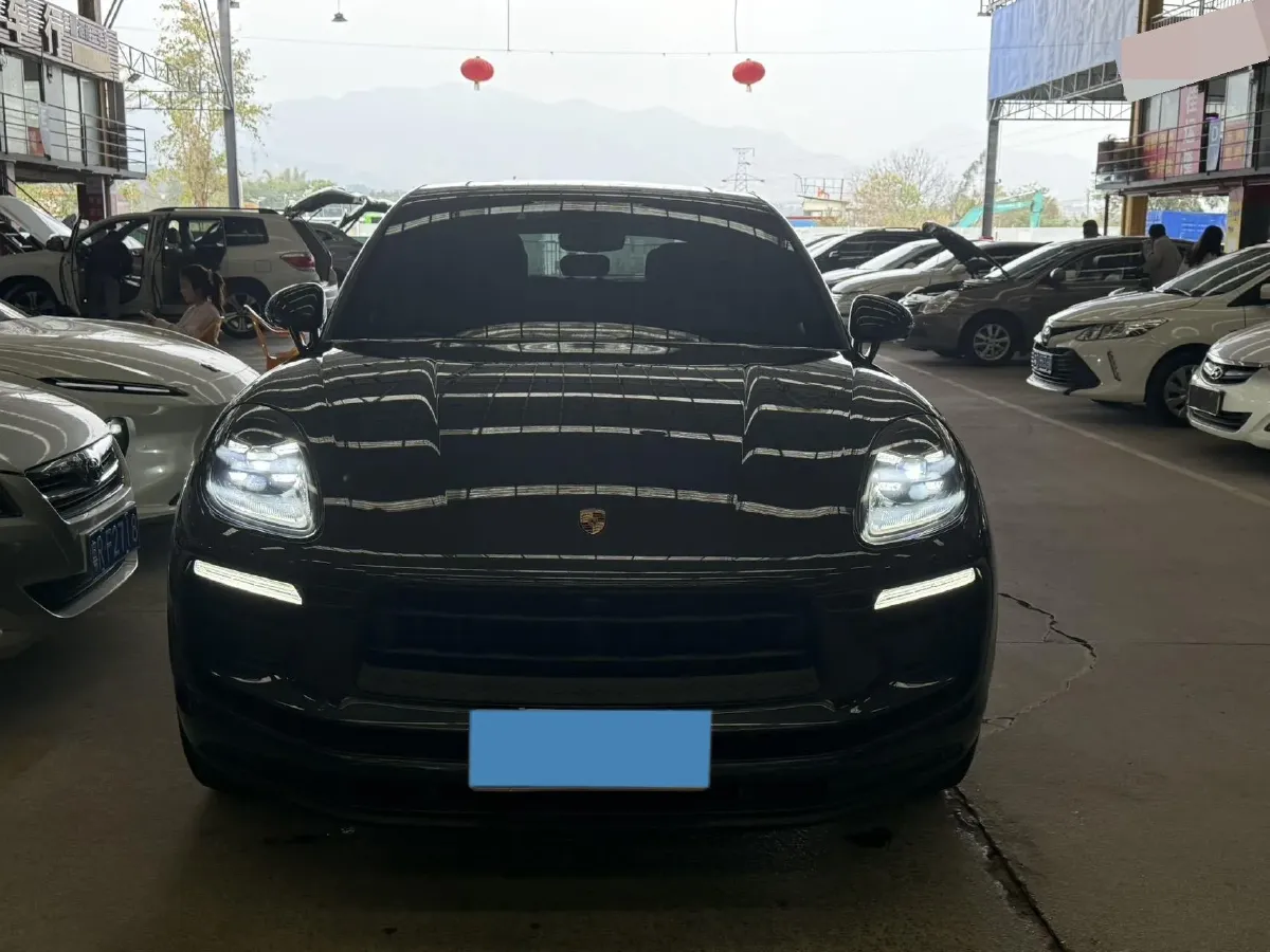 2023 Porsche Macan 2.0T 265HP L4 7DCT,autocango,china used car exporter,china ev exporter,chinese used car exporter,chinese used ev exporter