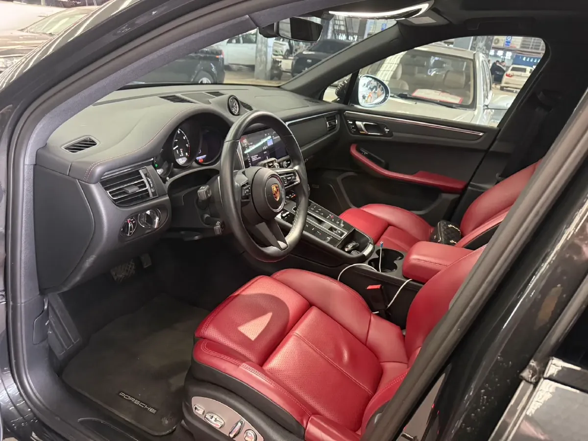 2023 Porsche Macan 2.0T 265HP L4 7DCT,autocango,china used car exporter,china ev exporter,chinese used car exporter,chinese used ev exporter