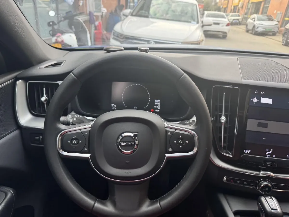 2021 Volvo XC60 2.0T 250HP L4 8AT,autocango,china used car exporter,china ev exporter,chinese used car exporter,chinese used ev exporter