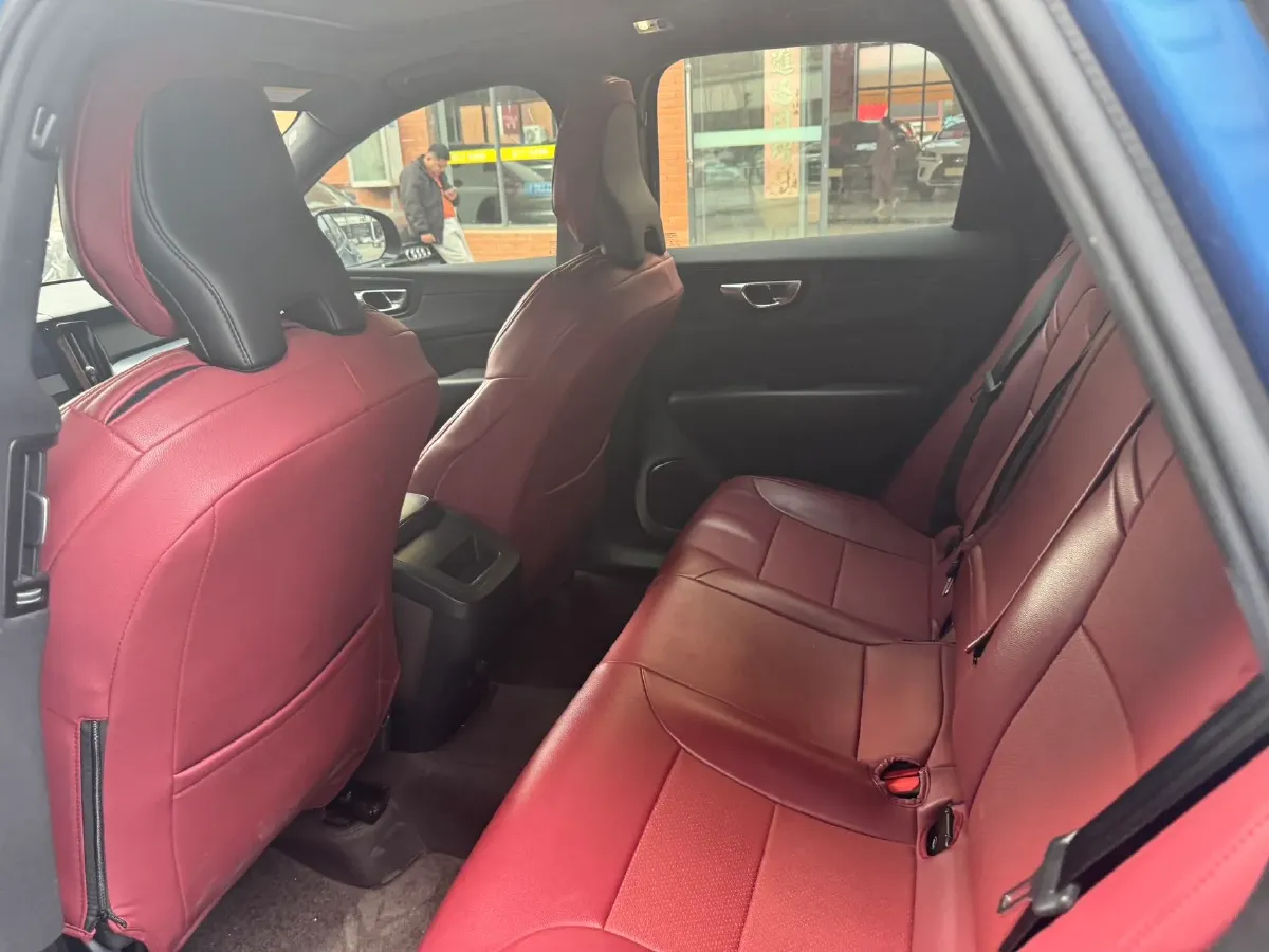 2021 Volvo XC60 2.0T 250HP L4 8AT,autocango,china used car exporter,china ev exporter,chinese used car exporter,chinese used ev exporter