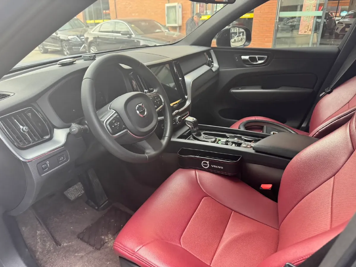 2021 Volvo XC60 2.0T 250HP L4 8AT,autocango,china used car exporter,china ev exporter,chinese used car exporter,chinese used ev exporter