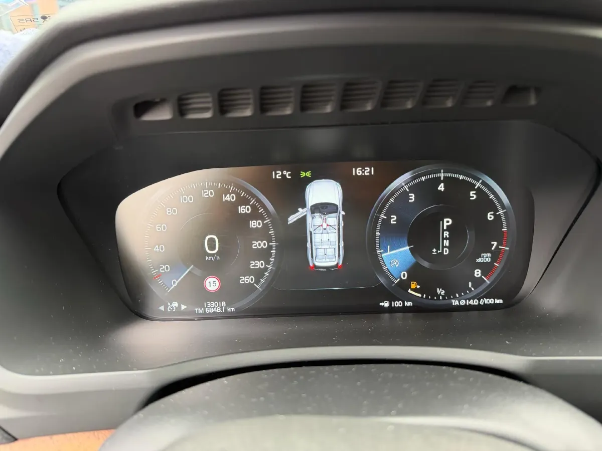 2020 Volvo XC90 2.0T 310HP L4 8AT,autocango,china used car exporter,china ev exporter,chinese used car exporter,chinese used ev exporter