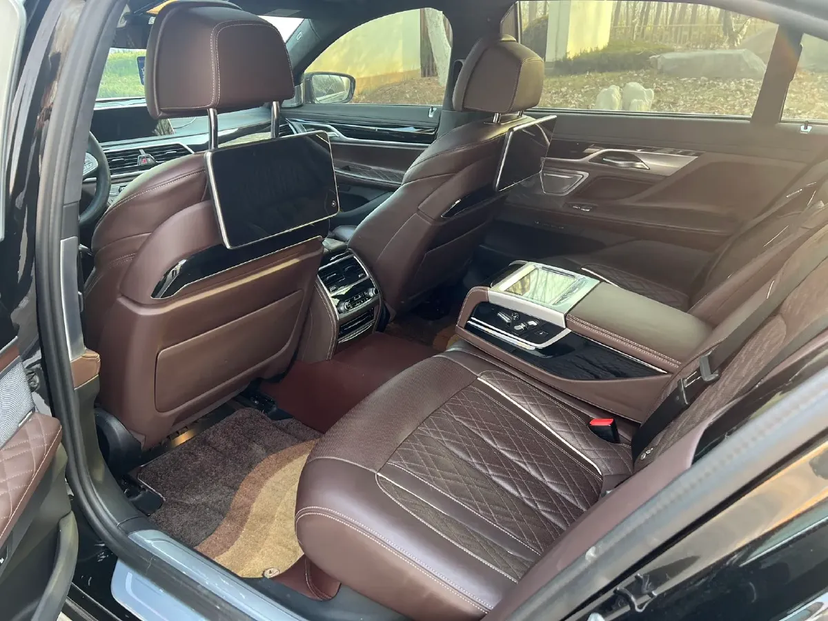 2022 BMW 7 Series 3.0T 340HP L6 8AT,autocango,china used car exporter,china ev exporter,chinese used car exporter,chinese used ev exporter