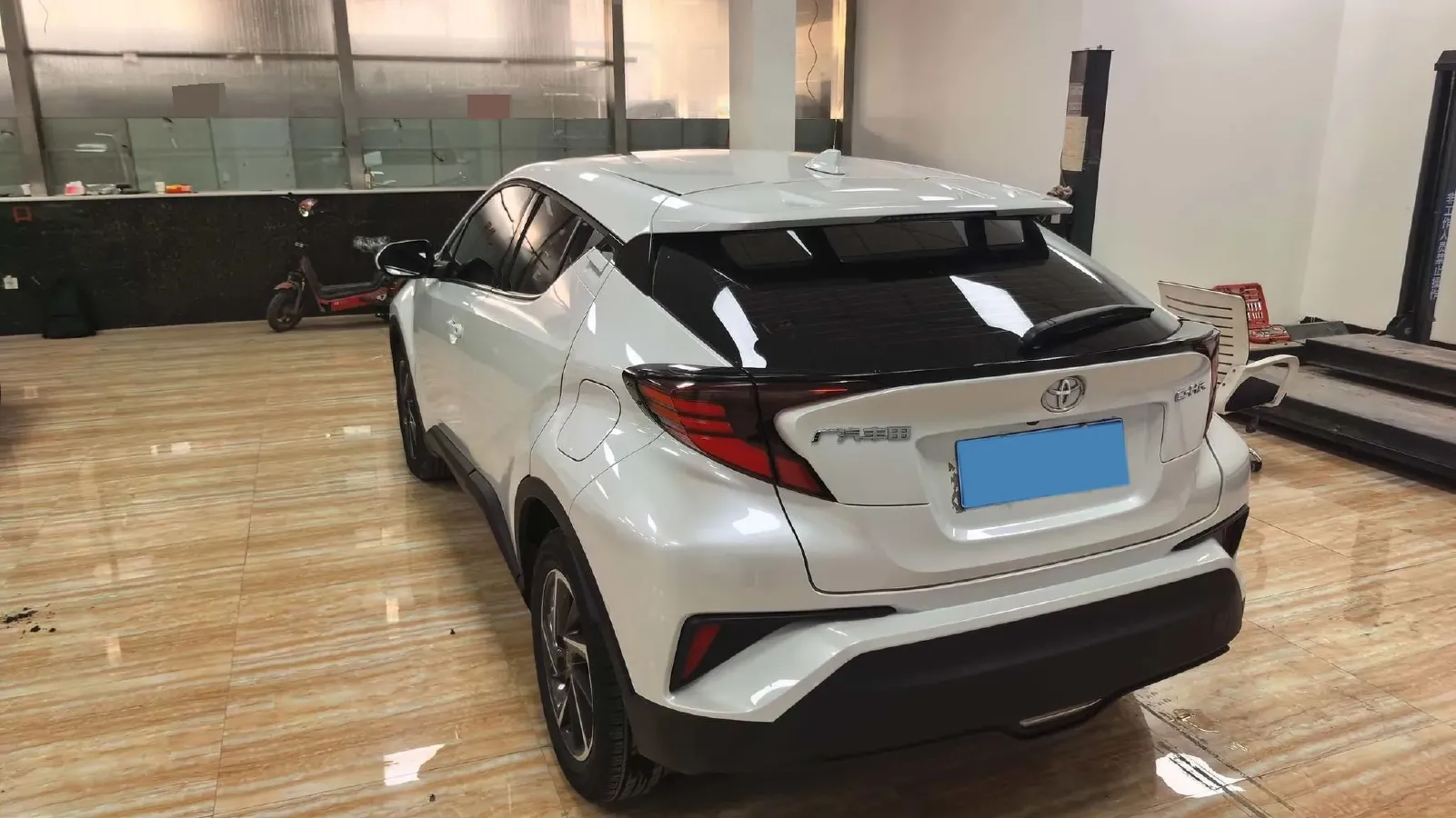 2023 Toyota C-HR 2.0L 171HP L4 CVT,autocango,china used car exporter,china ev exporter,chinese used car exporter,chinese used ev exporter