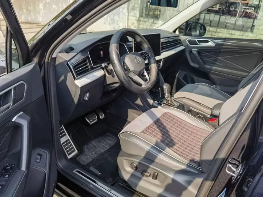 2024 Volkswagen Tiguan L 2.0T 186HP L4 7DCT,autocango,china used car exporter,china ev exporter,chinese used car exporter,chinese used ev exporter