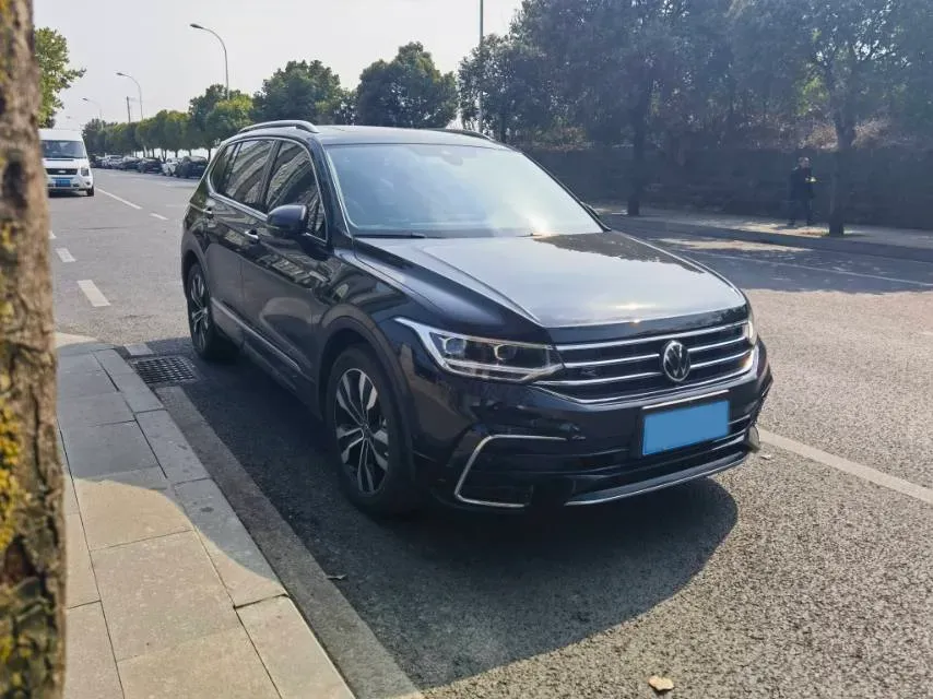 2024 Volkswagen Tiguan L 2.0T 186HP L4 7DCT,autocango,china used car exporter,china ev exporter,chinese used car exporter,chinese used ev exporter
