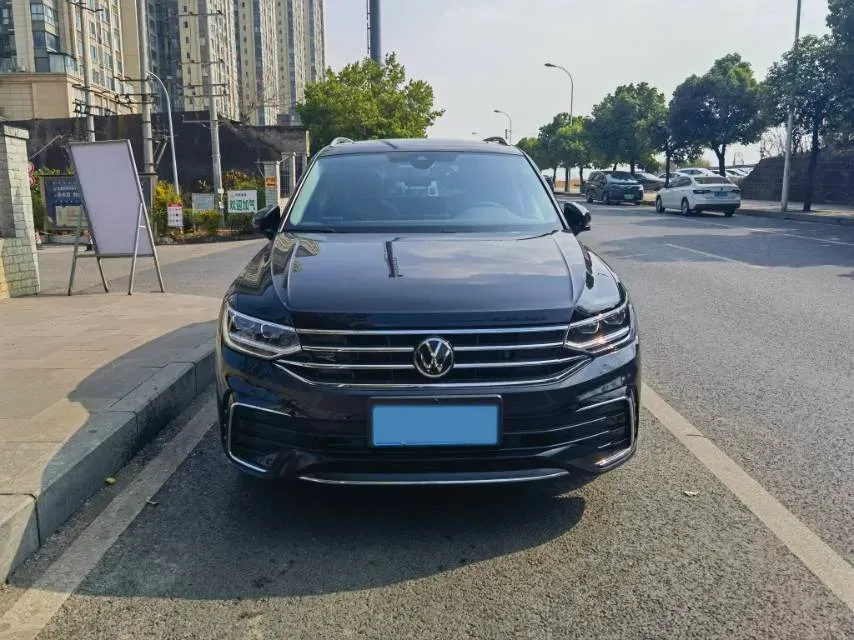 2024 Volkswagen Tiguan L 2.0T 186HP L4 7DCT,autocango,china used car exporter,china ev exporter,chinese used car exporter,chinese used ev exporter