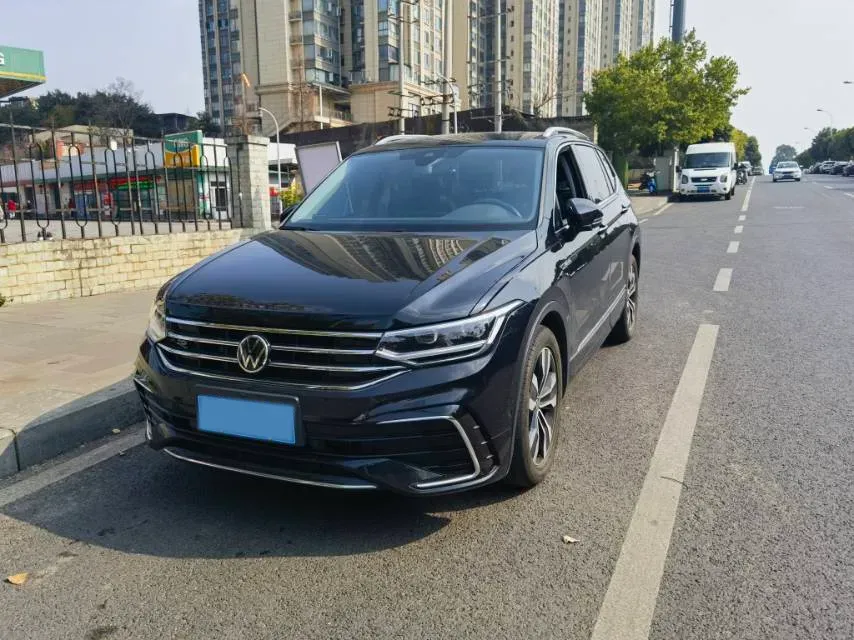 2024 Volkswagen Tiguan L 2.0T 186HP L4 7DCT,autocango,china used car exporter,china ev exporter,chinese used car exporter,chinese used ev exporter