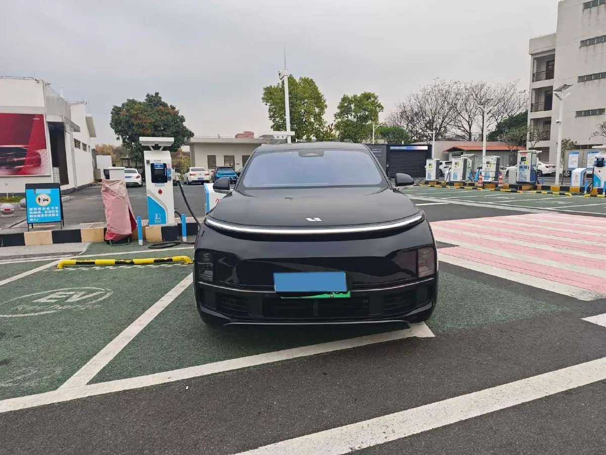 2023 Li L8 Range Extended 154HP REEV 40.9KWH,autocango,china used car exporter,china ev exporter,chinese used car exporter,chinese used ev exporter