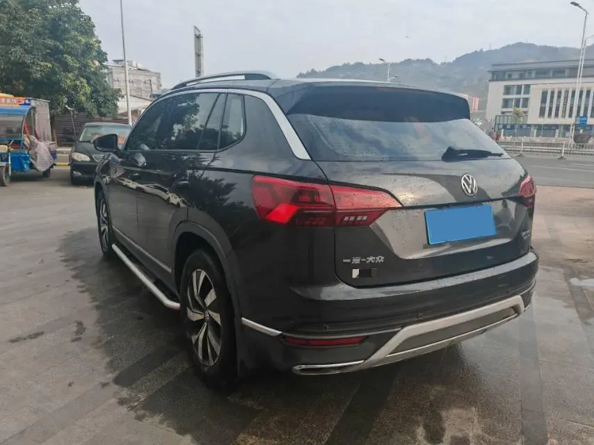 2019 Jeep Cherokee 2.0T 234HP L4 9AT,autocango,china used car exporter,china ev exporter,chinese used car exporter,chinese used ev exporter