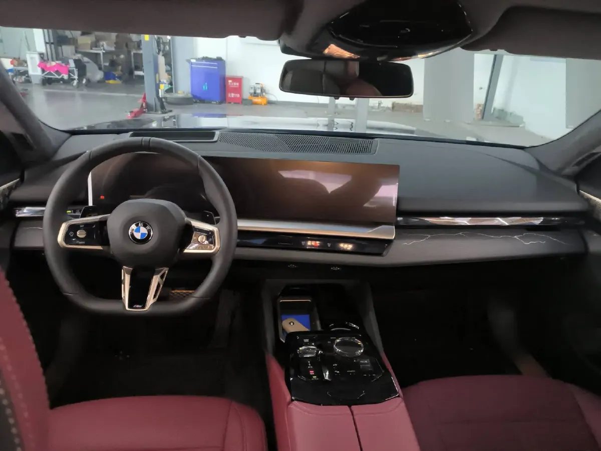 2025 BMW 5 Series 2.0T 258HP L4 8AT,autocango,china used car exporter,china ev exporter,chinese used car exporter,chinese used ev exporter