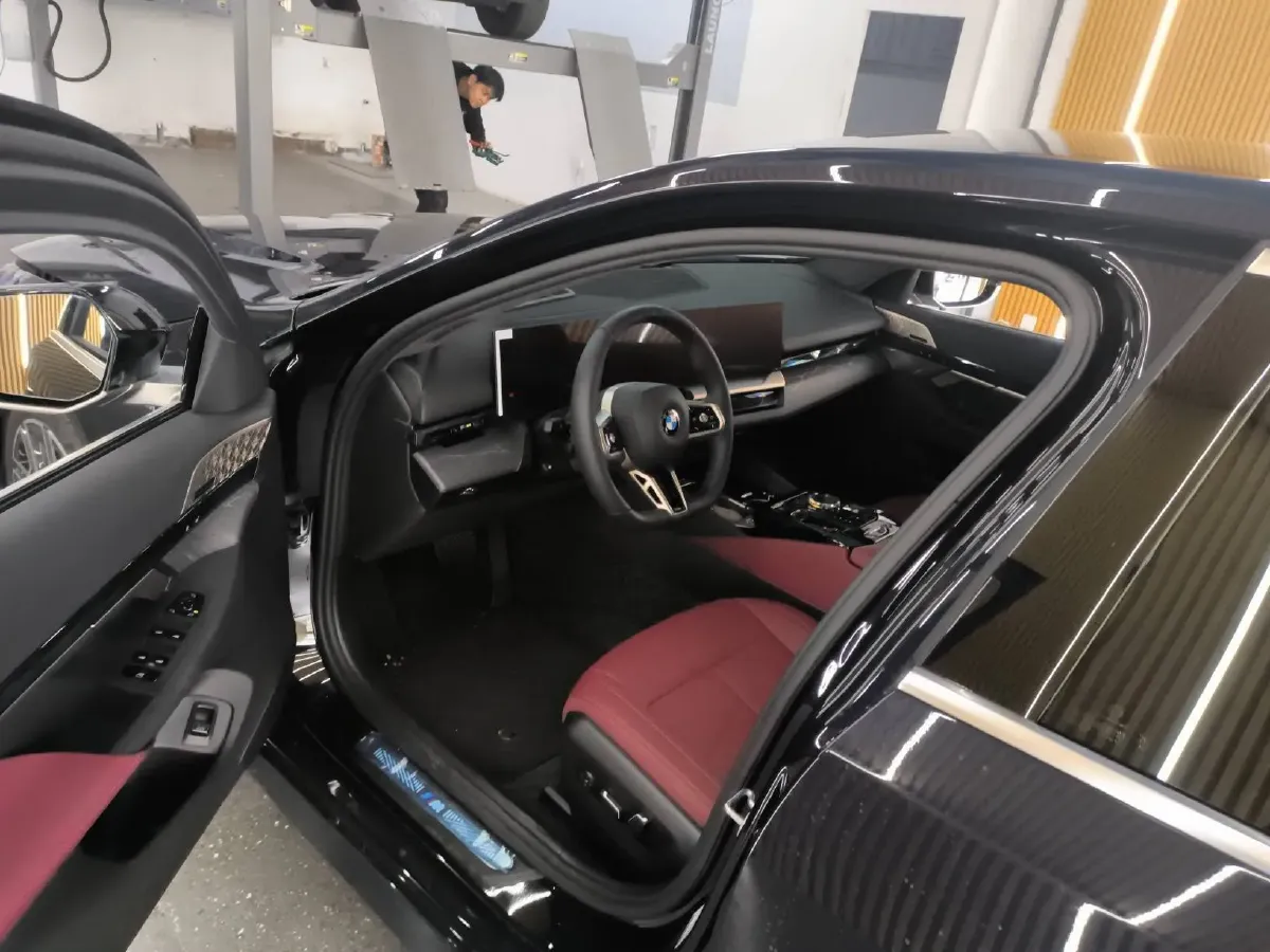 2025 BMW 5 Series 2.0T 258HP L4 8AT,autocango,china used car exporter,china ev exporter,chinese used car exporter,chinese used ev exporter