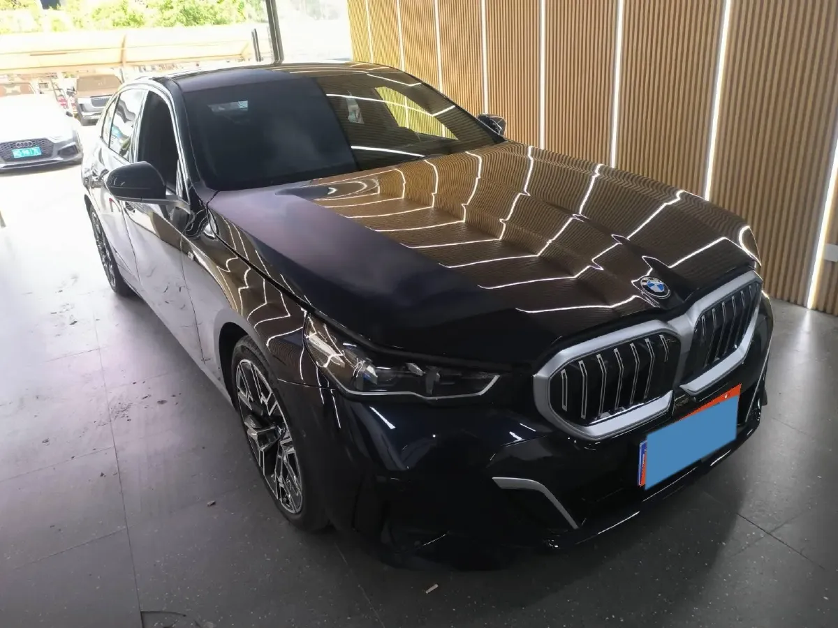 2025 BMW 5 Series 2.0T 258HP L4 8AT,autocango,china used car exporter,china ev exporter,chinese used car exporter,chinese used ev exporter