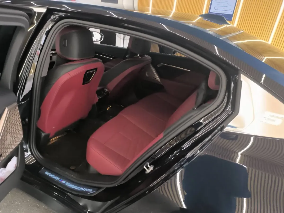 2025 BMW 5 Series 2.0T 258HP L4 8AT,autocango,china used car exporter,china ev exporter,chinese used car exporter,chinese used ev exporter