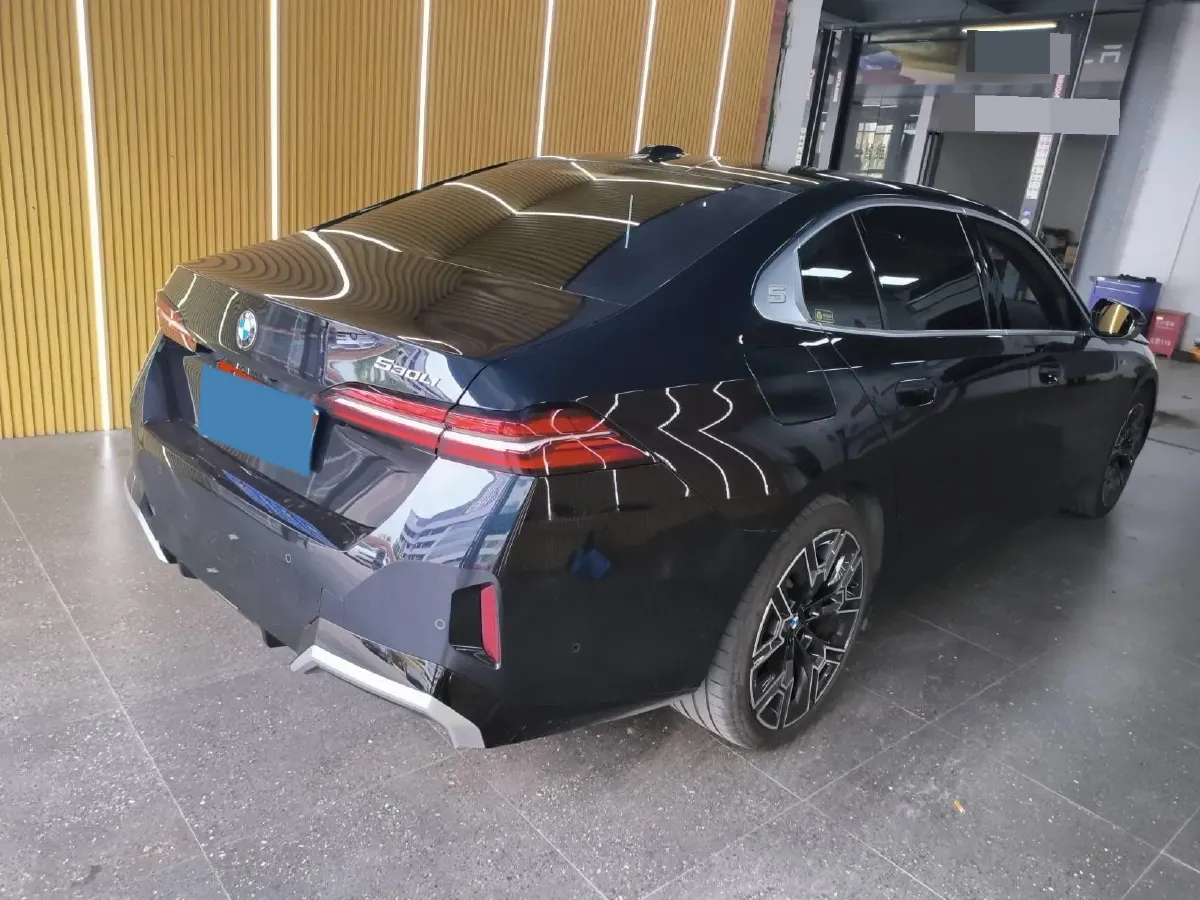 2025 BMW 5 Series 2.0T 258HP L4 8AT,autocango,china used car exporter,china ev exporter,chinese used car exporter,chinese used ev exporter