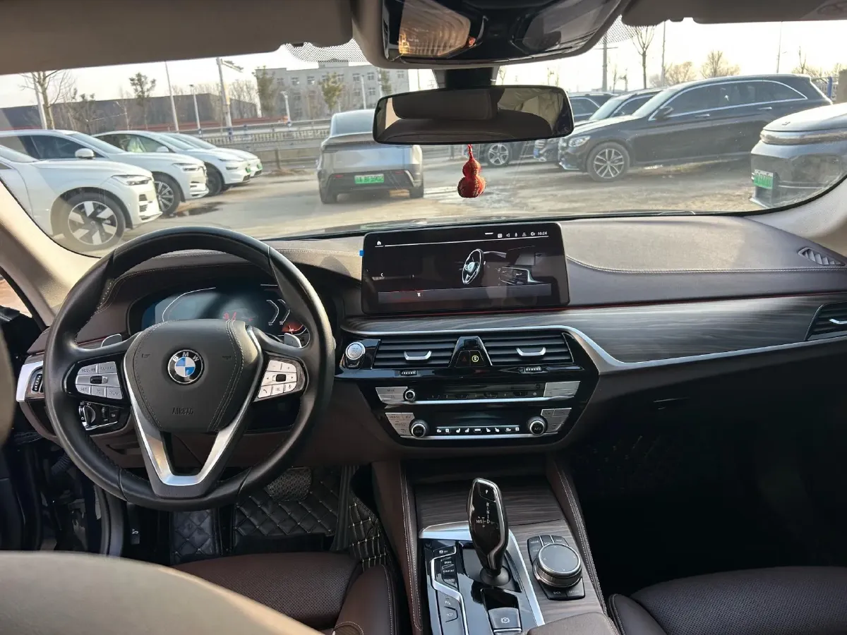 2023 BMW 5 Series 2.0T 245HP L4 8AT,autocango,china used car exporter,china ev exporter,chinese used car exporter,chinese used ev exporter