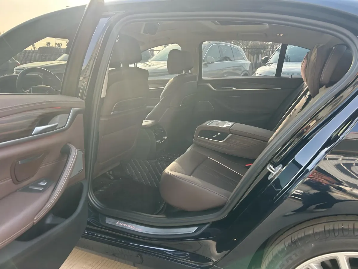 2023 BMW 5 Series 2.0T 245HP L4 8AT,autocango,china used car exporter,china ev exporter,chinese used car exporter,chinese used ev exporter