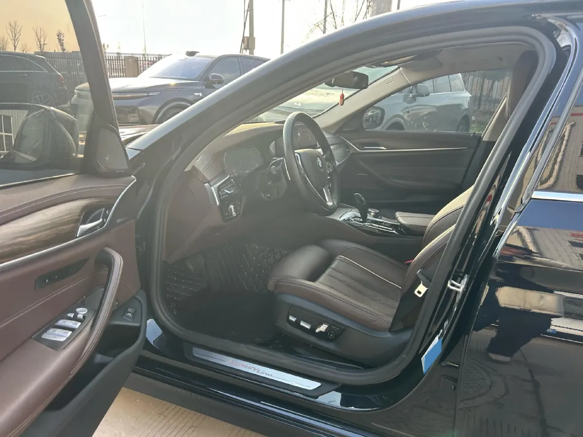 2023 BMW 5 Series 2.0T 245HP L4 8AT,autocango,china used car exporter,china ev exporter,chinese used car exporter,chinese used ev exporter