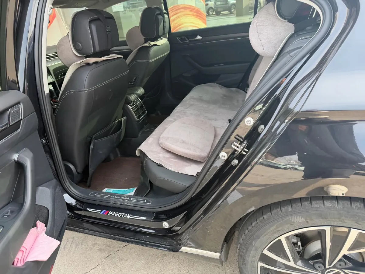 2021 Volkswagen Magotan 2.0T 186HP L4 7DCT,autocango,china used car exporter,china ev exporter,chinese used car exporter,chinese used ev exporter