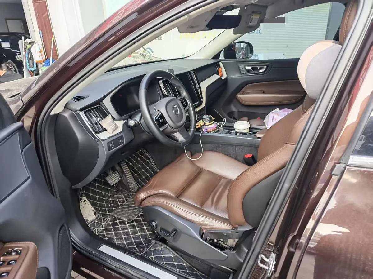 2020 Volvo XC60 2.0T 254HP L4 8AT,autocango,china used car exporter,china ev exporter,chinese used car exporter,chinese used ev exporter