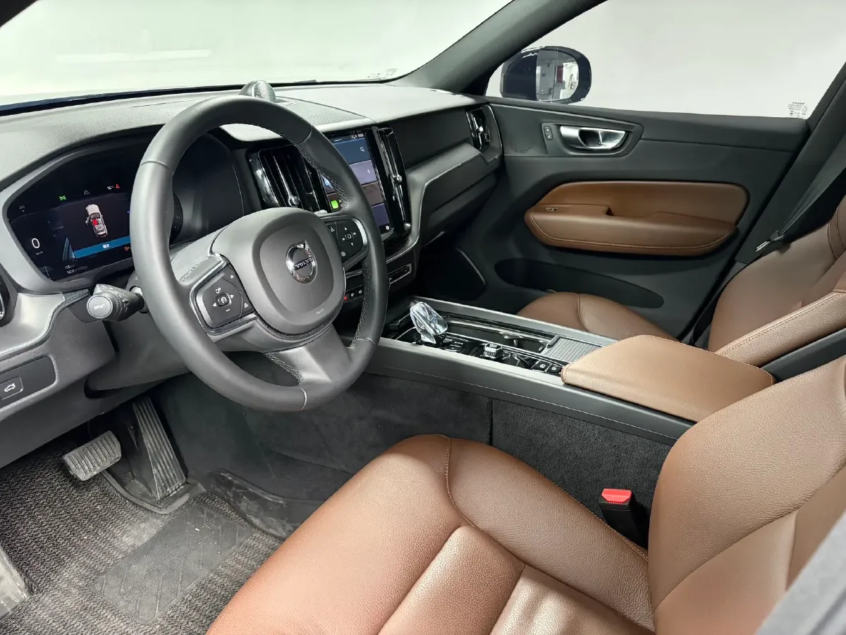 2024 Volvo XC60 2.0T 250HP L4 8AT,autocango,china used car exporter,china ev exporter,chinese used car exporter,chinese used ev exporter