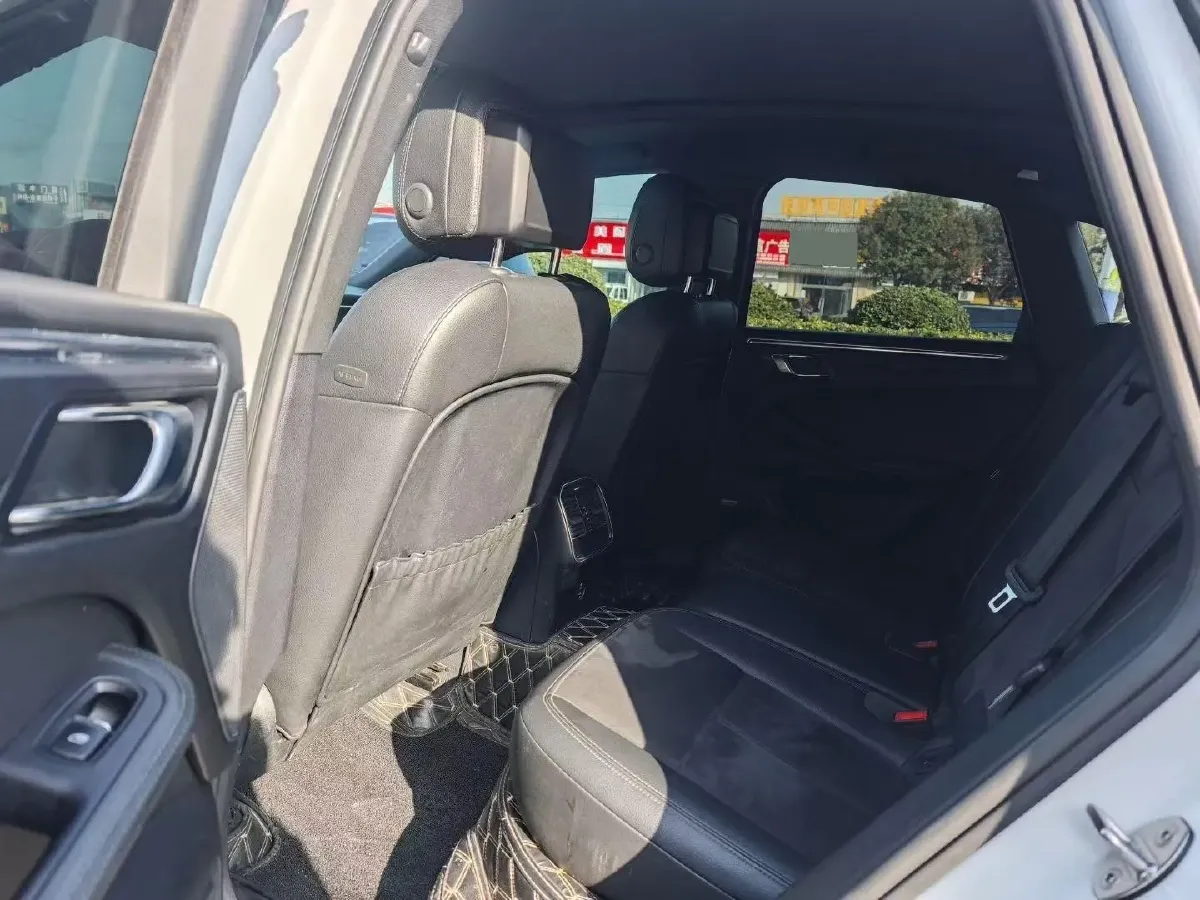 2018 Porsche Macan 2.0T 252HP L4 7DCT,autocango,china used car exporter,china ev exporter,chinese used car exporter,chinese used ev exporter