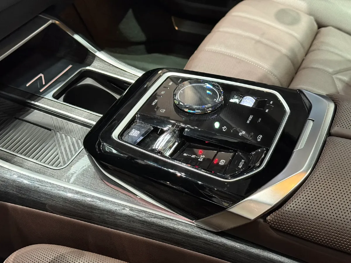 2023 BMW 7 Series 3.0T 381HP L6 8AT,autocango,china used car exporter,china ev exporter,chinese used car exporter,chinese used ev exporter