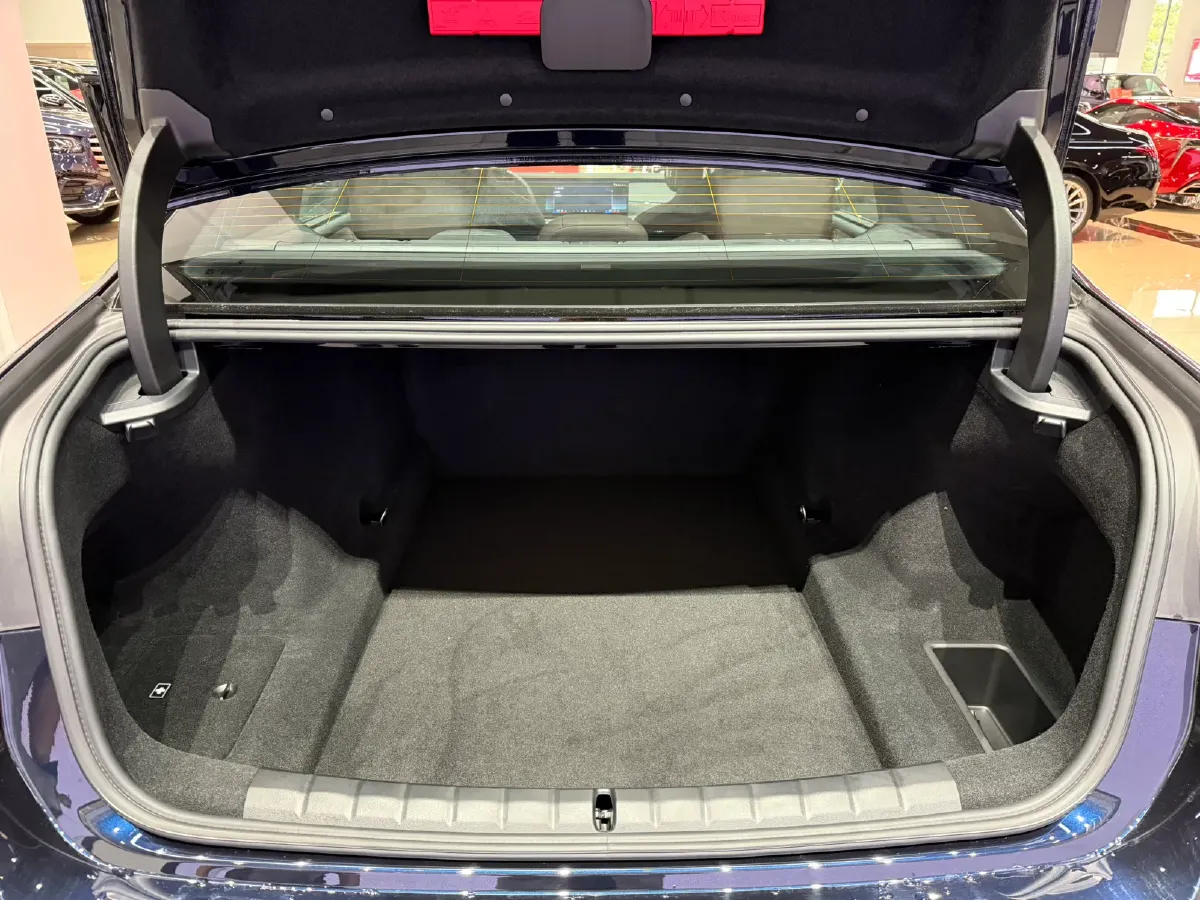 2023 BMW 7 Series 3.0T 381HP L6 8AT,autocango,china used car exporter,china ev exporter,chinese used car exporter,chinese used ev exporter