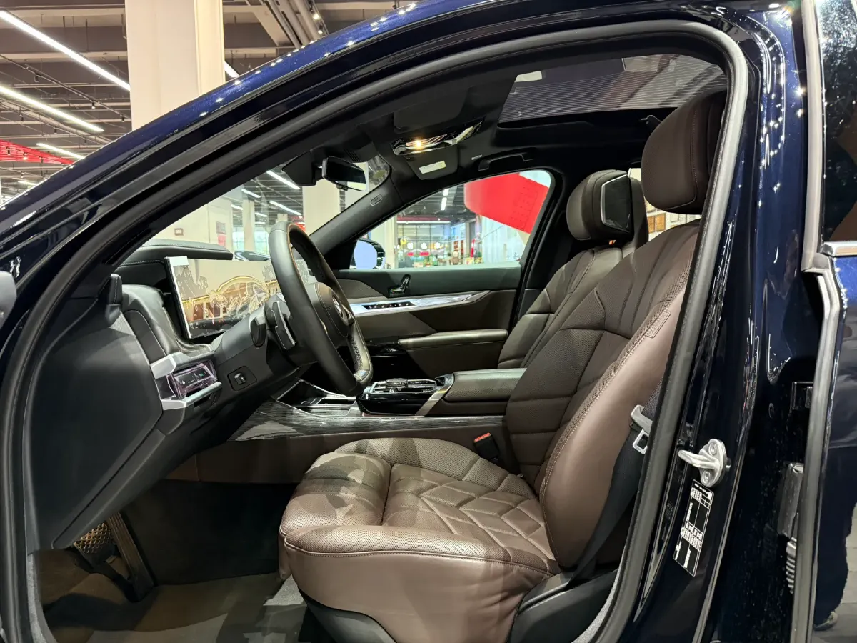 2023 BMW 7 Series 3.0T 381HP L6 8AT,autocango,china used car exporter,china ev exporter,chinese used car exporter,chinese used ev exporter