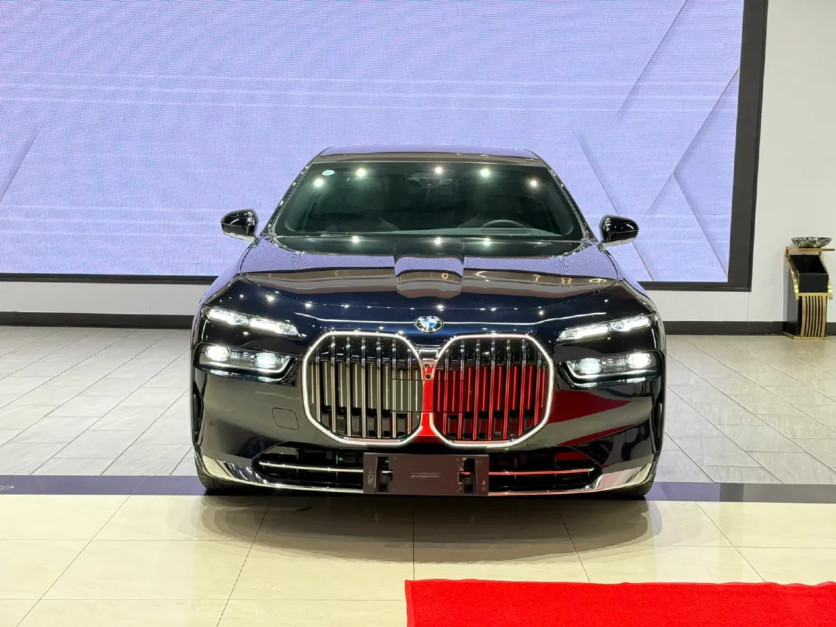 2023 BMW 7 Series 3.0T 381HP L6 8AT,autocango,china used car exporter,china ev exporter,chinese used car exporter,chinese used ev exporter