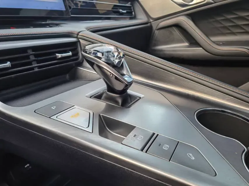 2023 Roewe RX5 1.5T 188HP L4 AMT PHEV 12.3KWH,autocango,china used car exporter,china ev exporter,chinese used car exporter,chinese used ev exporter