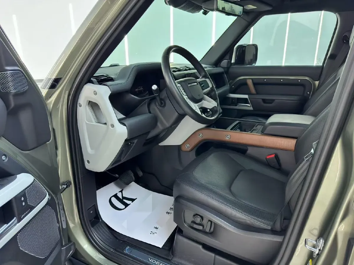 2023 Land Rover Defender 3.0T 400HP L6 8AT,autocango,china used car exporter,china ev exporter,chinese used car exporter,chinese used ev exporter