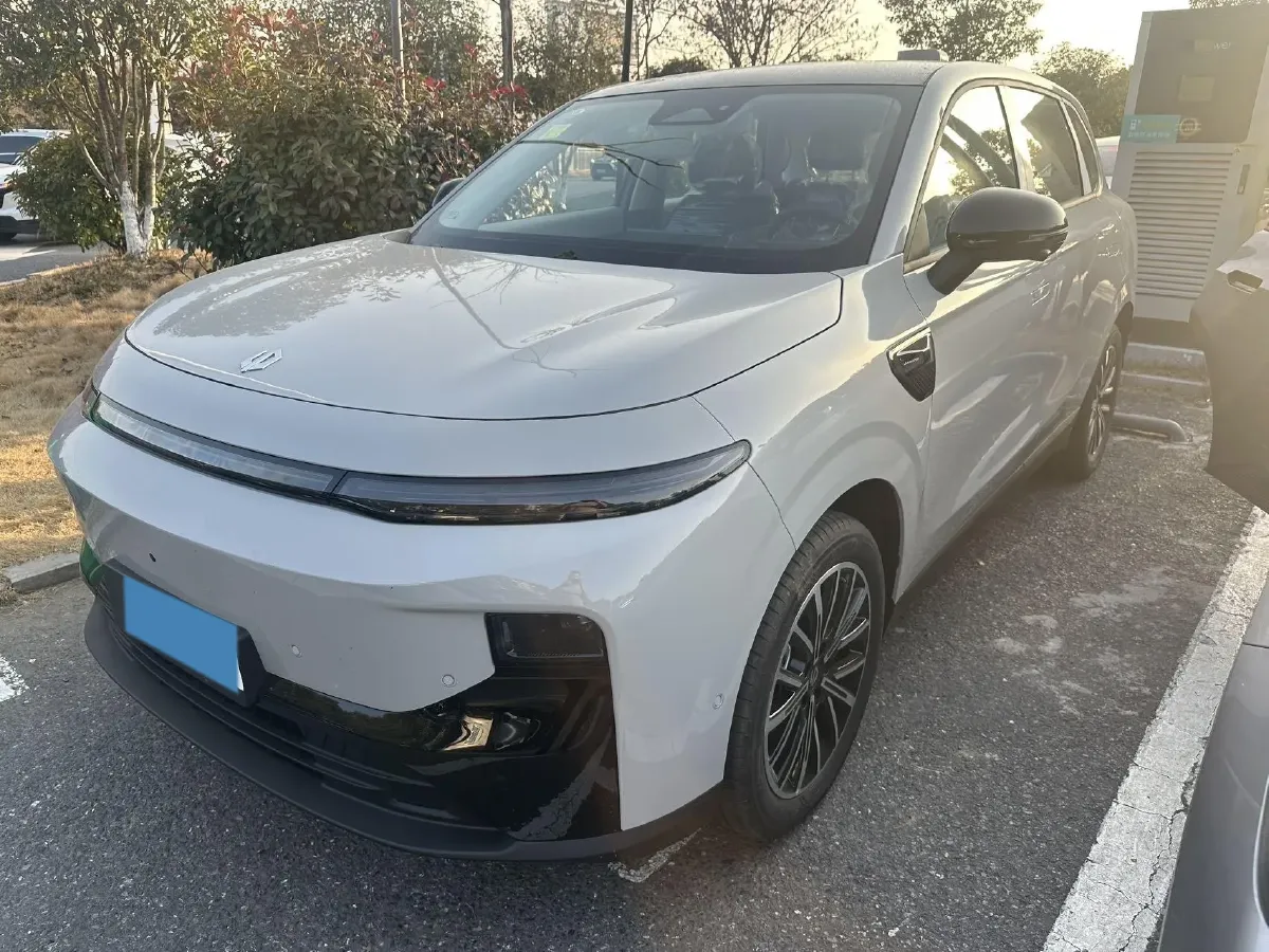 2025 Leapmotor B10 BEV 67.1KWH,autocango,china used car exporter,china ev exporter,chinese used car exporter,chinese used ev exporter