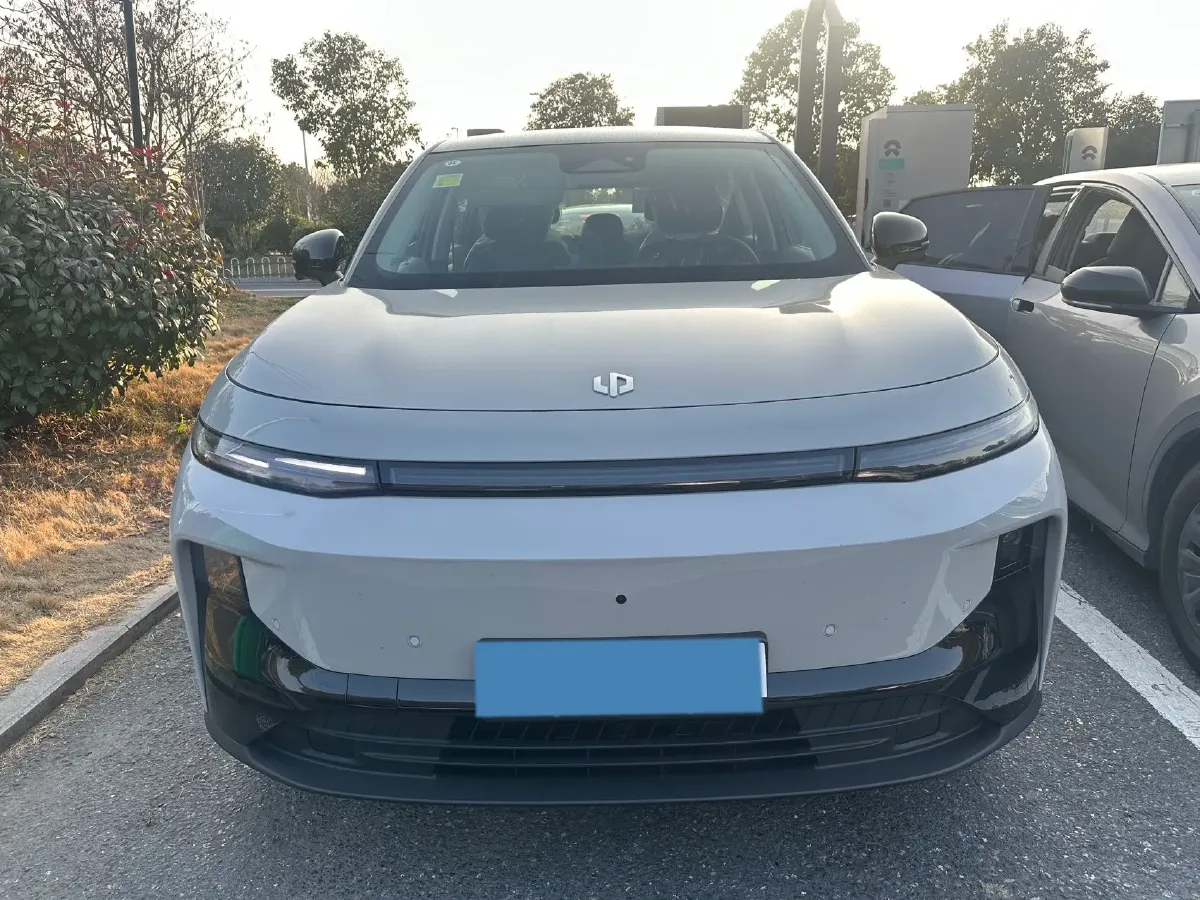 2025 Leapmotor B10 BEV 67.1KWH,autocango,china used car exporter,china ev exporter,chinese used car exporter,chinese used ev exporter