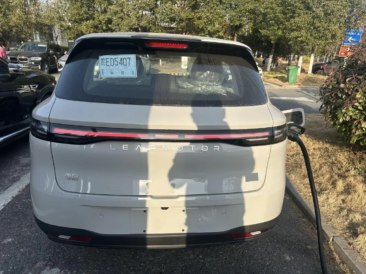 2025 Leapmotor B10 BEV 67.1KWH,autocango,china used car exporter,china ev exporter,chinese used car exporter,chinese used ev exporter