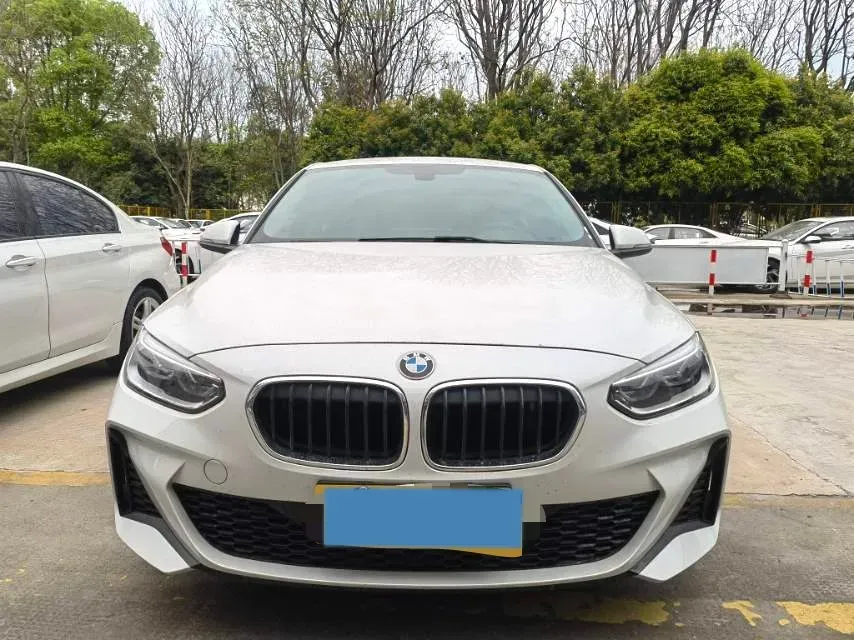 2022 BMW 1 Series 1.5T 140HP L3 7DCT,autocango,china used car exporter,china ev exporter,chinese used car exporter,chinese used ev exporter