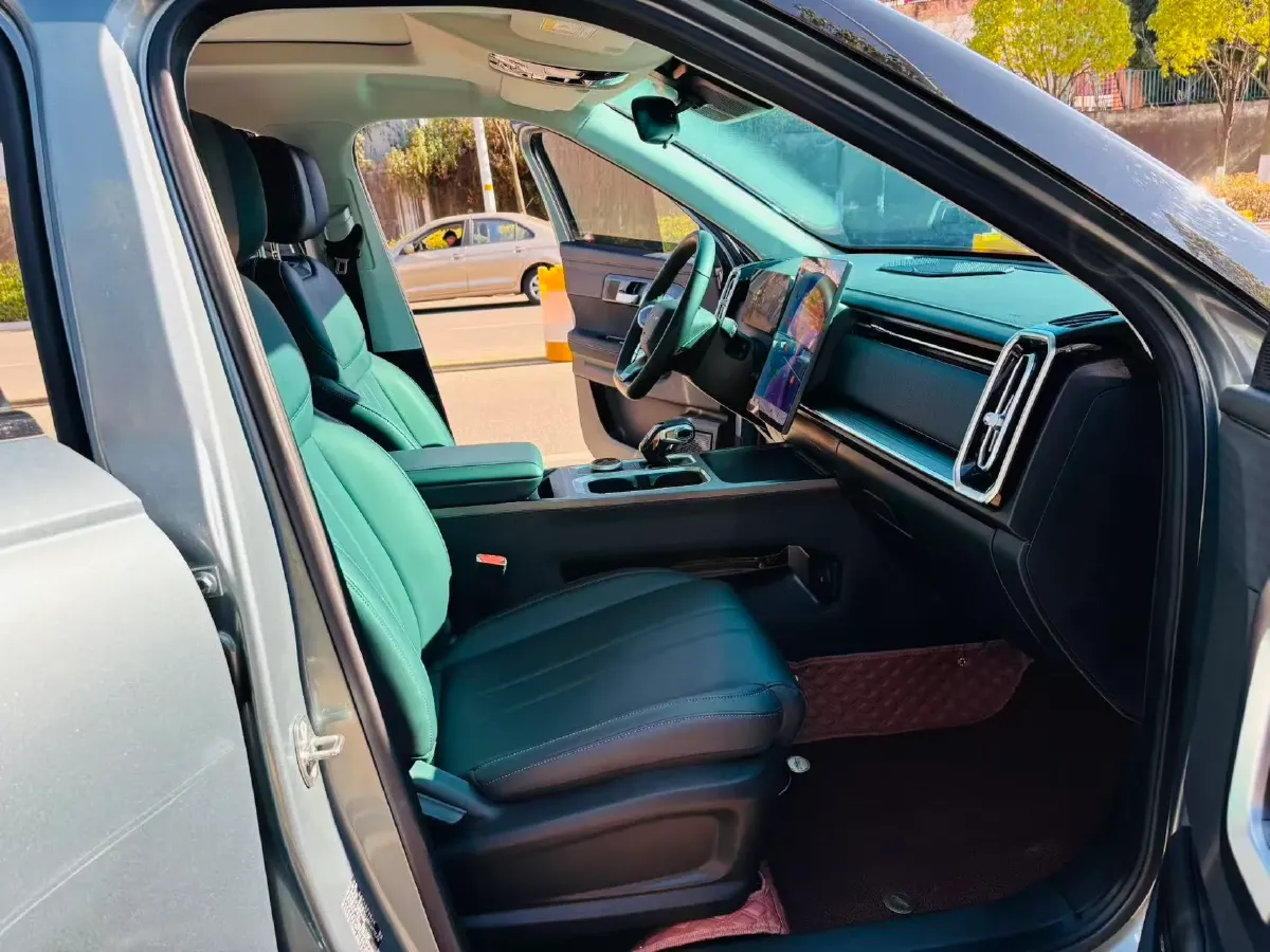 2023 Chery Exploration 06 1.6T 197HP L4 7DCT,autocango,china used car exporter,china ev exporter,chinese used car exporter,chinese used ev exporter