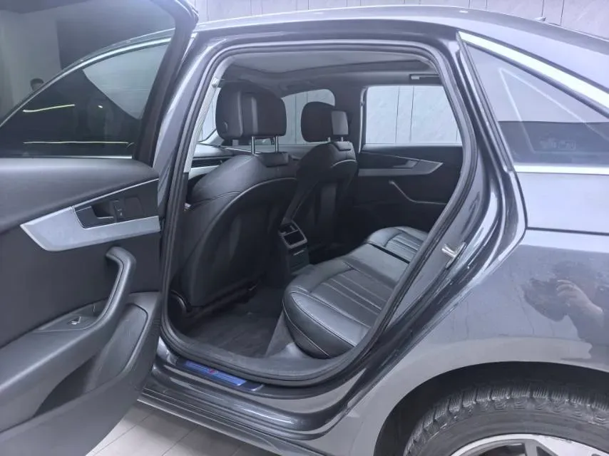 2020 Audi A4L 2.0T 190HP L4 7DCT,autocango,china used car exporter,china ev exporter,chinese used car exporter,chinese used ev exporter