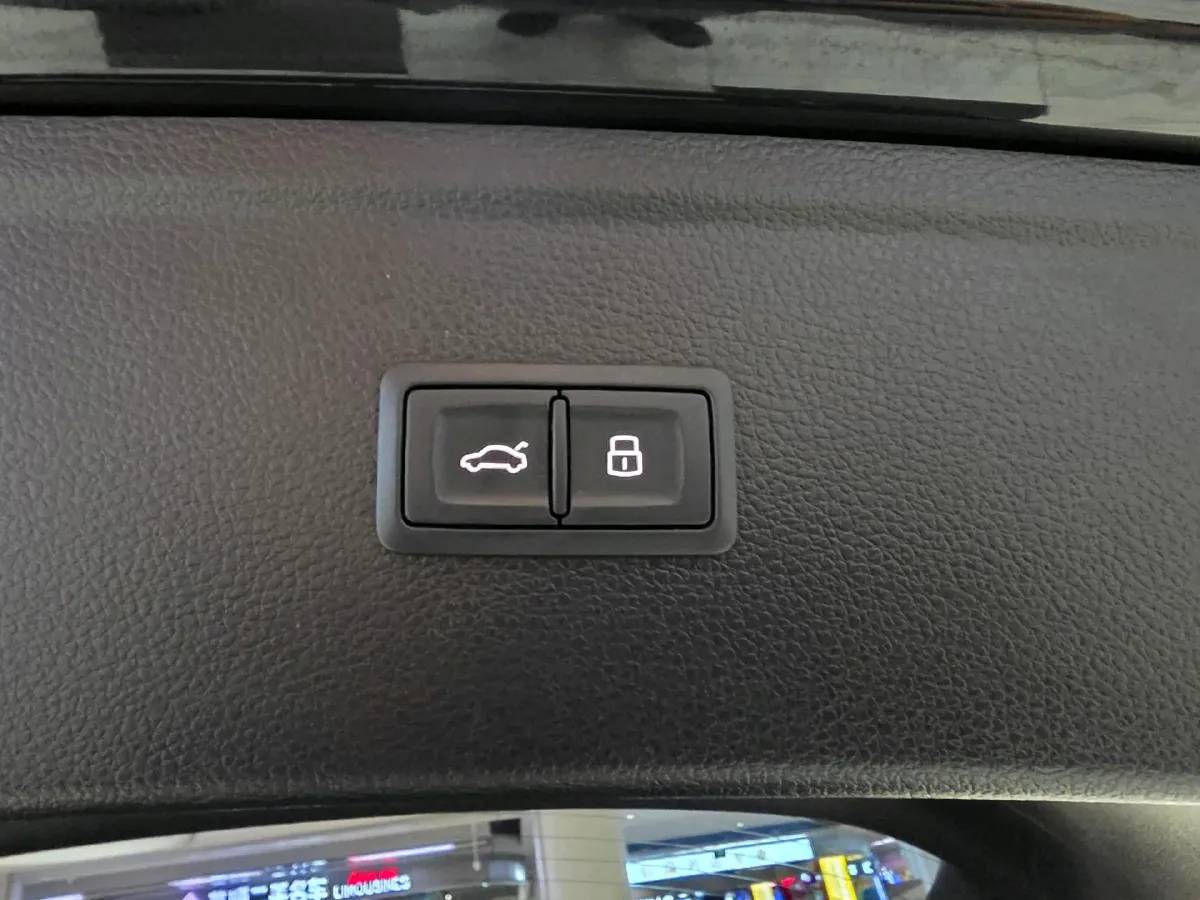 2022 Audi Q5L 2.0T 190HP L4 7DCT,autocango,china used car exporter,china ev exporter,chinese used car exporter,chinese used ev exporter