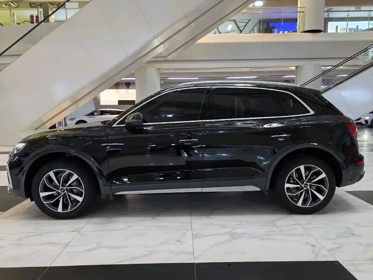 2022 Audi Q5L 2.0T 190HP L4 7DCT,autocango,china used car exporter,china ev exporter,chinese used car exporter,chinese used ev exporter