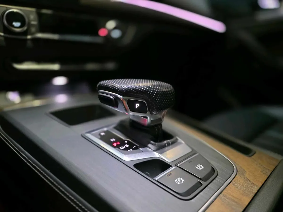 2022 Audi Q5L 2.0T 190HP L4 7DCT,autocango,china used car exporter,china ev exporter,chinese used car exporter,chinese used ev exporter