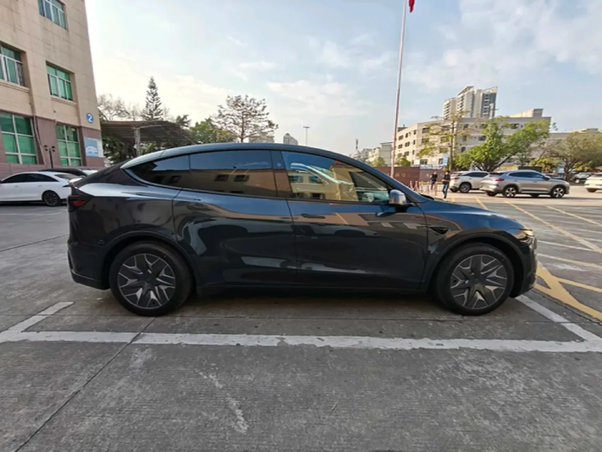 2025 Tesla Model Y L BEV,autocango,china used car exporter,china ev exporter,chinese used car exporter,chinese used ev exporter