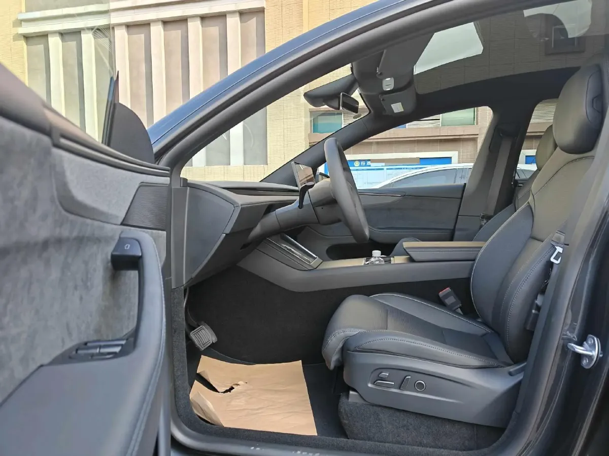 2025 Tesla Model Y L BEV,autocango,china used car exporter,china ev exporter,chinese used car exporter,chinese used ev exporter