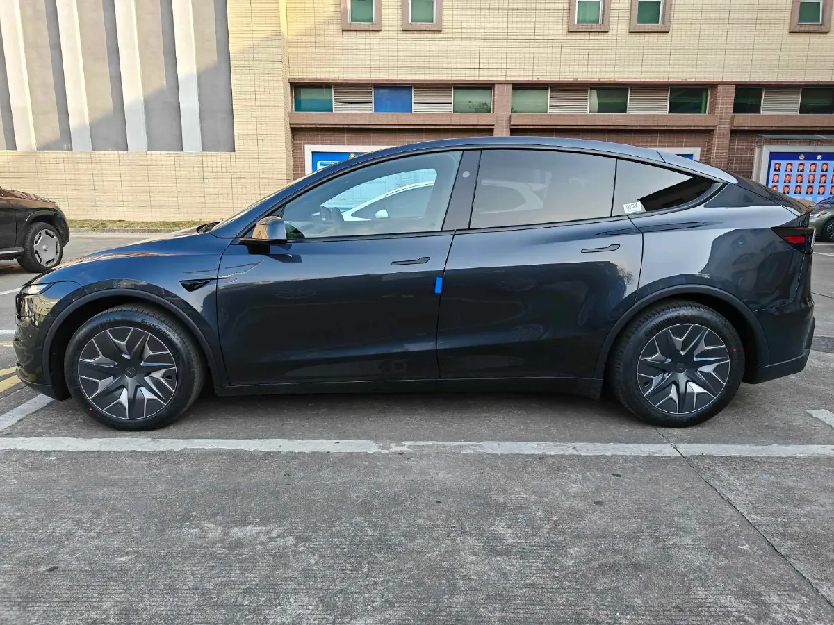 2025 Tesla Model Y L BEV,autocango,china used car exporter,china ev exporter,chinese used car exporter,chinese used ev exporter